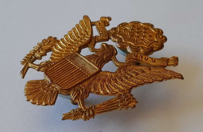 WW2 US Air Force Officer`s Cap Badge.