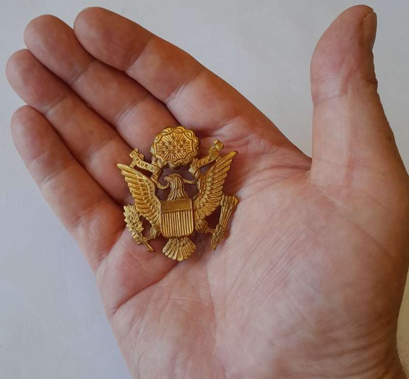 WW2 US Air Force Officer`s Cap Badge.