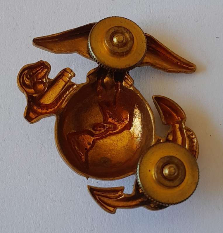 WW2 US Marine Corps Cap Badge.