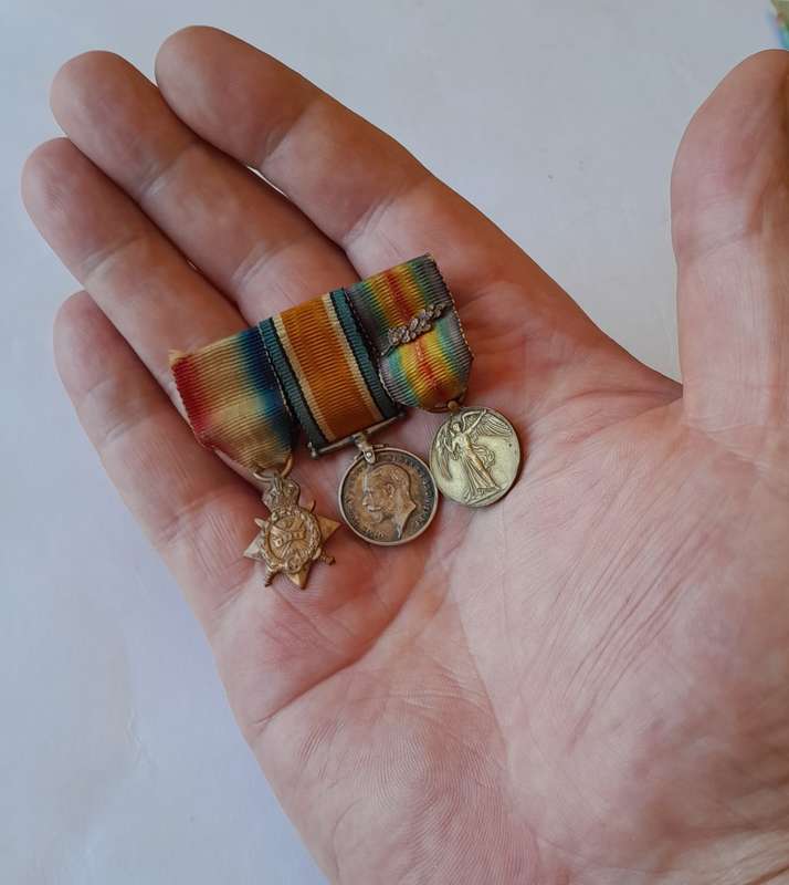 WW1 Miniature Medal Group with MiD Oak Leaf Clasp. Pin Intact.