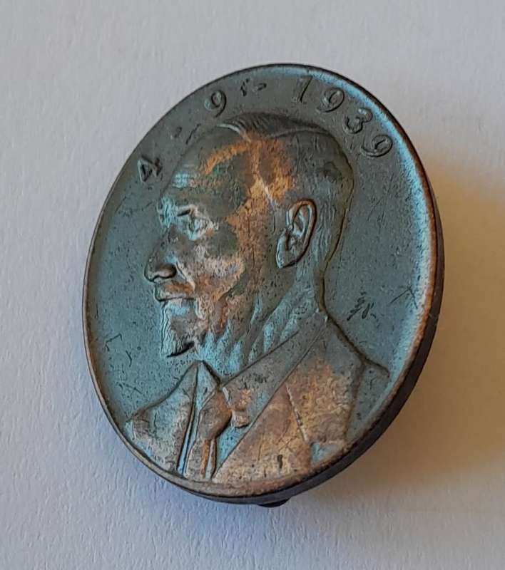 `4-9-1939` Jan Smuts Badge. Pin Intact.