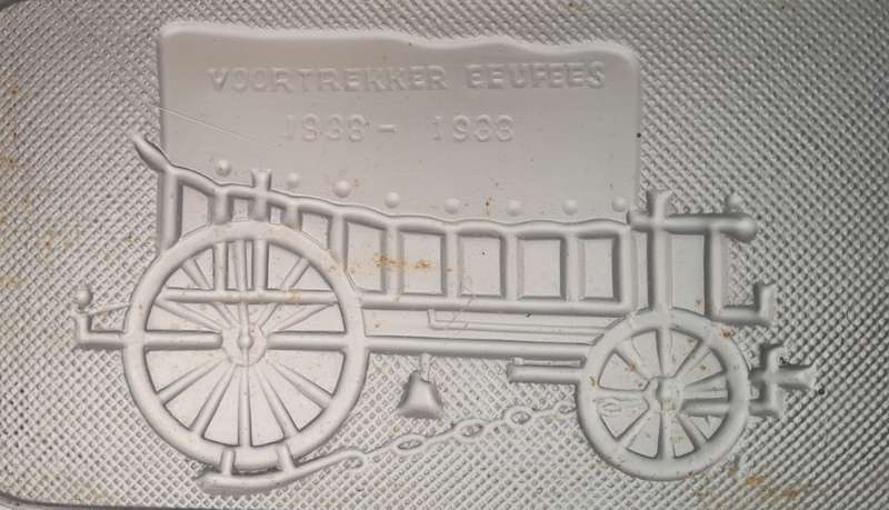 Rare Large `1838-1938 Voortrekker Eeufees` Frosted Glass Ashtray. Excellent Condition. 17 x 11.5 cm.