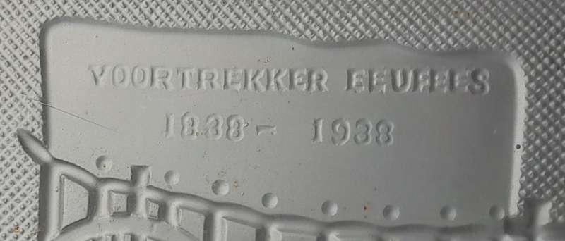 Rare Large `1838-1938 Voortrekker Eeufees` Frosted Glass Ashtray. Excellent Condition. 17 x 11.5 cm.