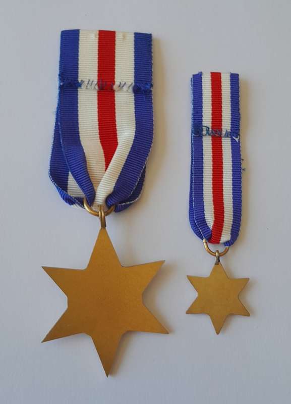 WW2 France and Germany Star Medal Set. Full-Size And Miniature. Unnamed.
