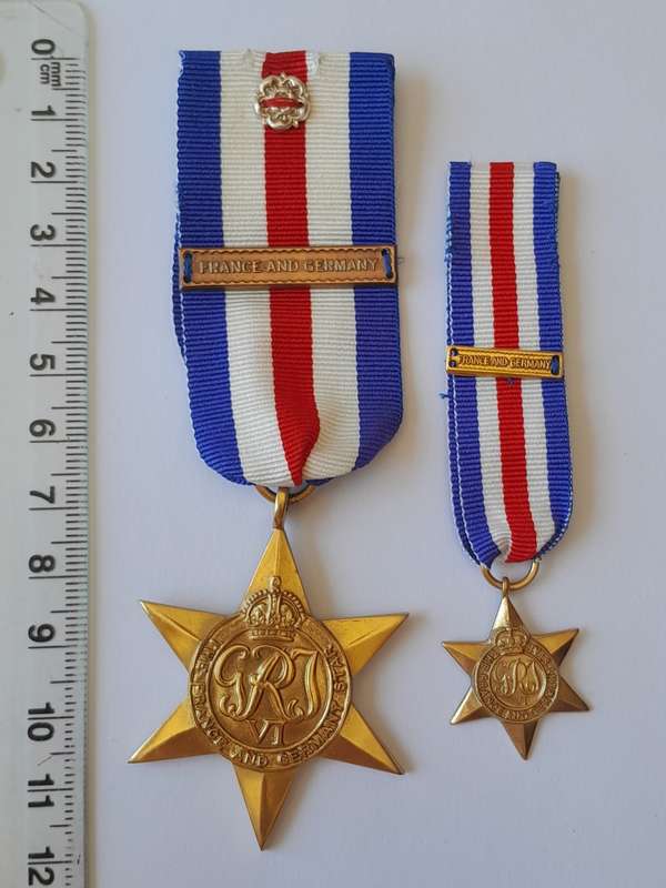 WW2 France and Germany Star Medal Set. Full-Size And Miniature. Unnamed.