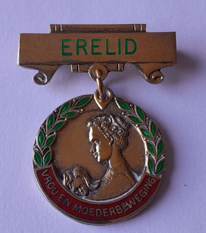 Vintage Solid Silver `Vrou En Moederbeweging` Erelid Medal.
