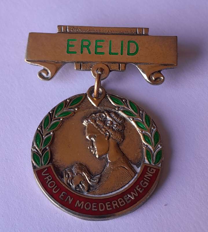 Vintage Solid Silver `Vrou En Moederbeweging` Erelid Medal.