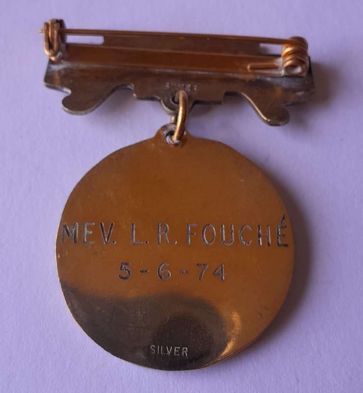 Vintage Solid Silver `Vrou En Moederbeweging` Erelid Medal.
