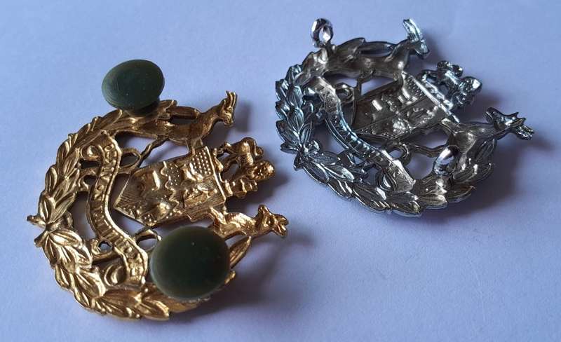 Vintage Pair SADF Warrant Officer Badges. White Metal / Brass Metal. Pins / Lugs Intact.