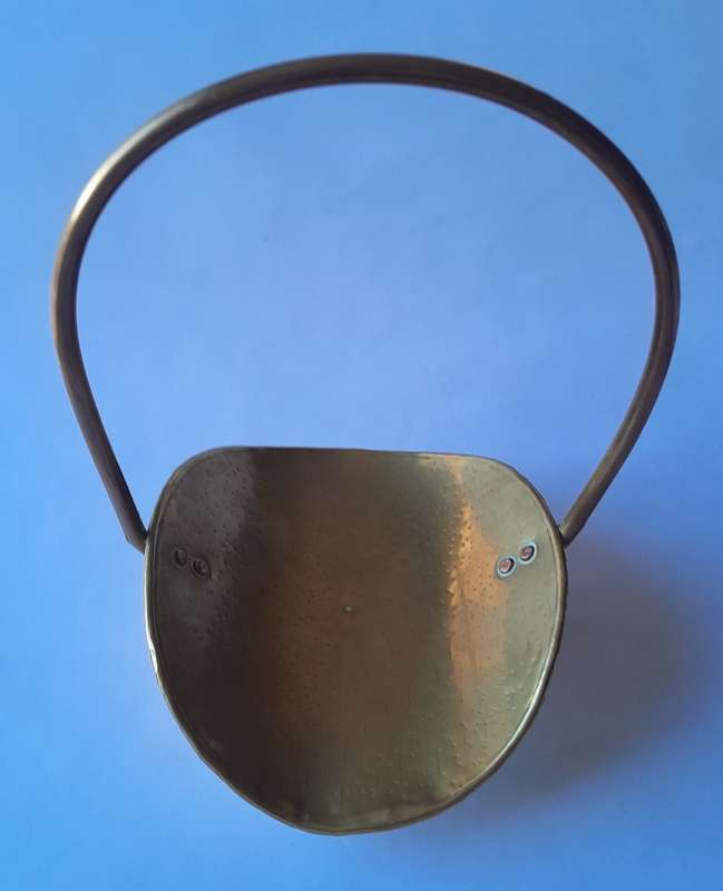 Vintage Hand Beaten Brass Basket. 20 cm.