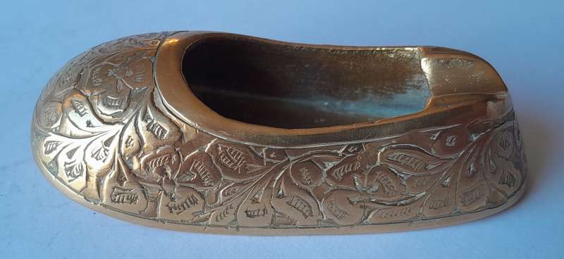 Pair Of Vintage Engraved Brass Shoe Ashtrays. 8.5 cm.