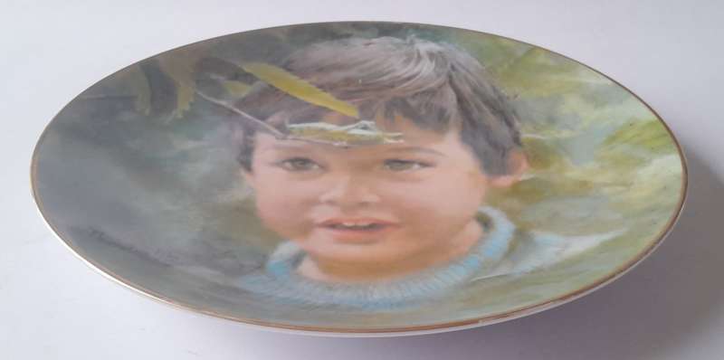 Vintage Plate By Viletta. `Nature Hunt` By Artist `Thornton Utz`. Signed And Dated. 22 cm.