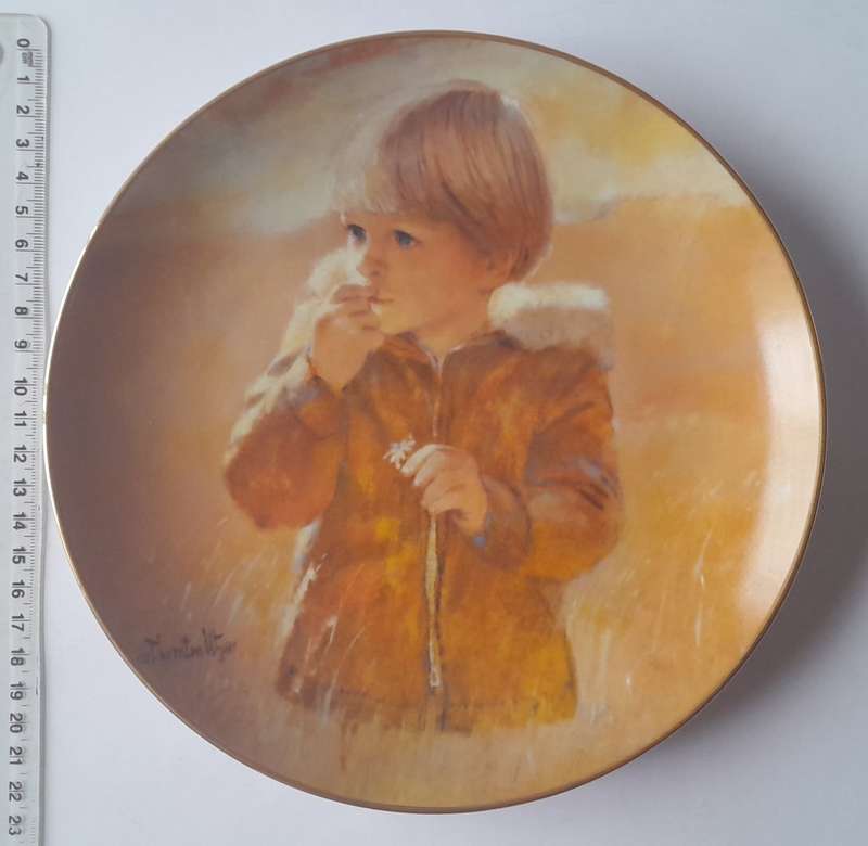 Vintage Plate By Viletta. `Autumn Wanderer ` By Artist `Thornton Utz`. Signed And Dated. 22 cm.