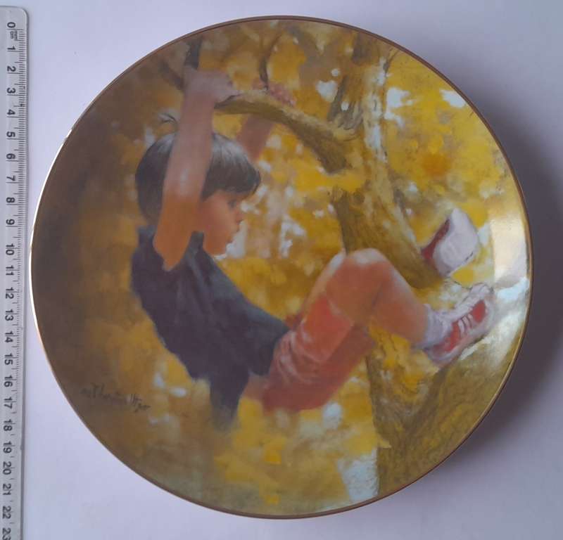 Vintage Plate By Viletta. `Monkey Business` By Artist `Thornton Utz`. Signed And Dated. 22 cm.
