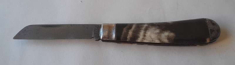 Vintage Richards Sheffield Folding Knife With Horn Handle.