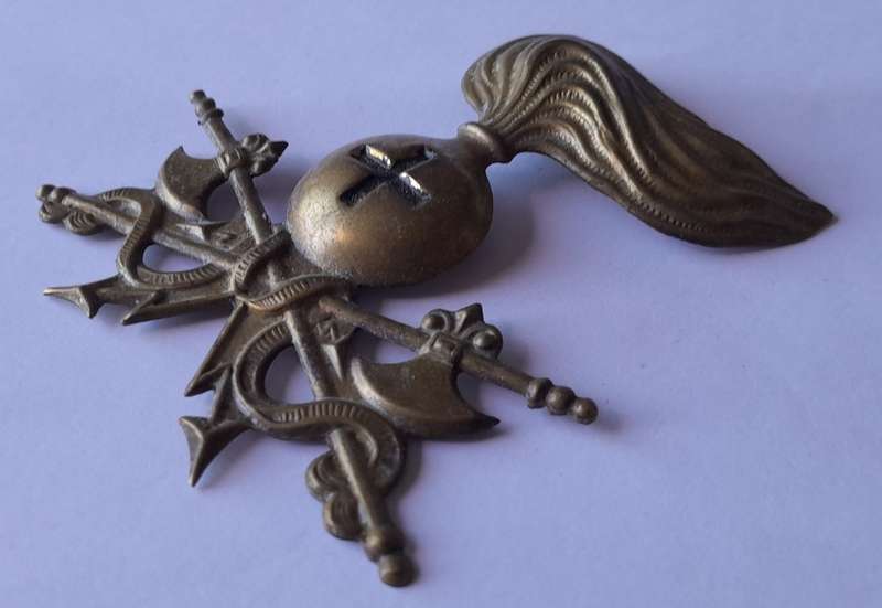 WW2 Italian Army Engineers Pith Helmet Badge.