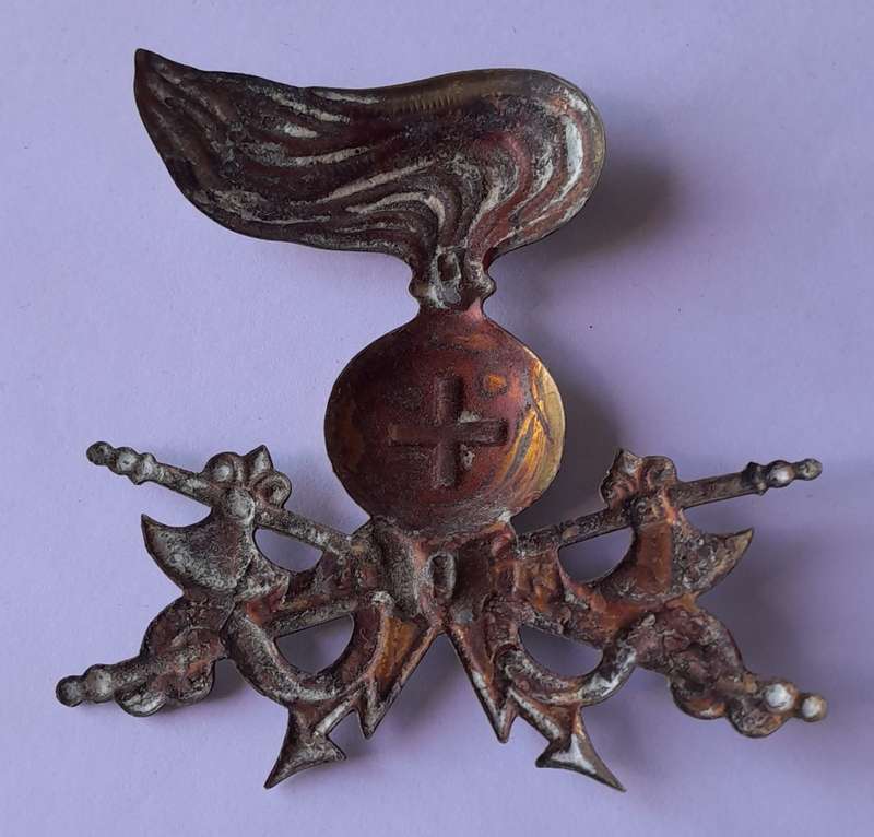 WW2 Italian Army Engineers Pith Helmet Badge.