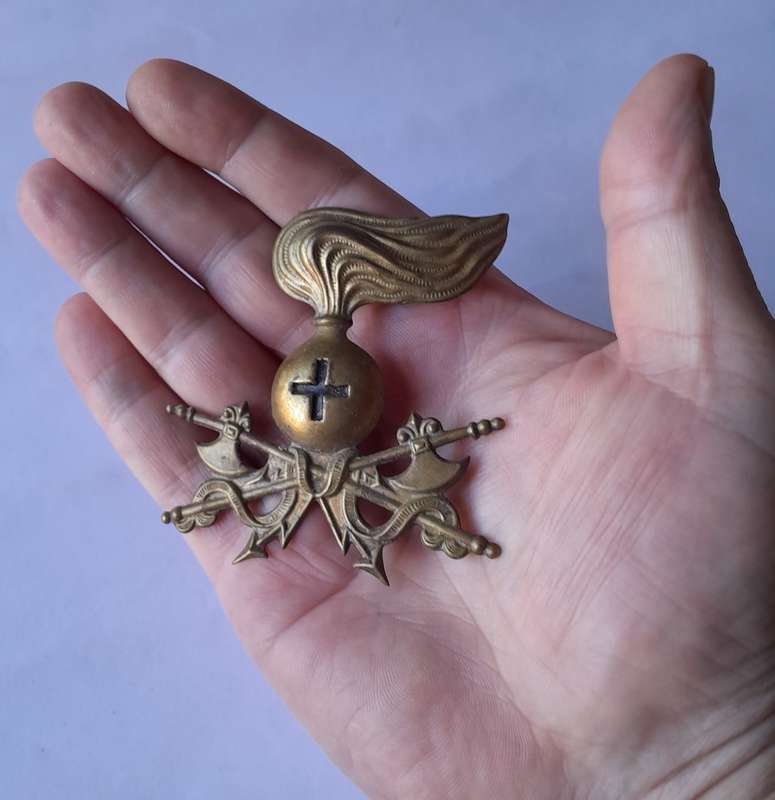 WW2 Italian Army Engineers Pith Helmet Badge.