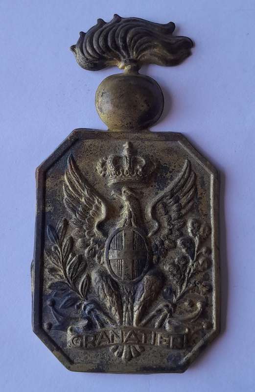 WW2 Italian Army Grenadier`s Pouch Plate.