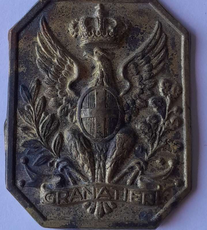 WW2 Italian Army Grenadier`s Pouch Plate.