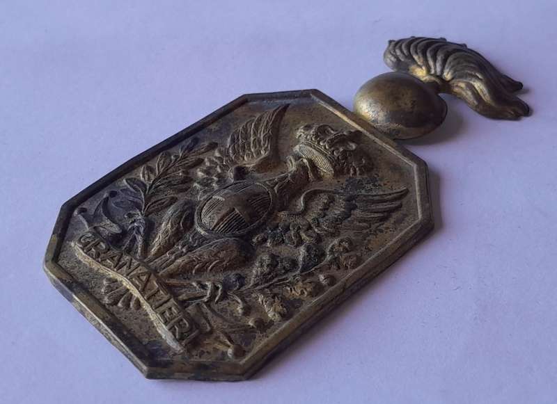 WW2 Italian Army Grenadier`s Pouch Plate.