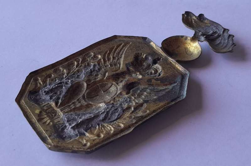WW2 Italian Army Grenadier`s Pouch Plate.