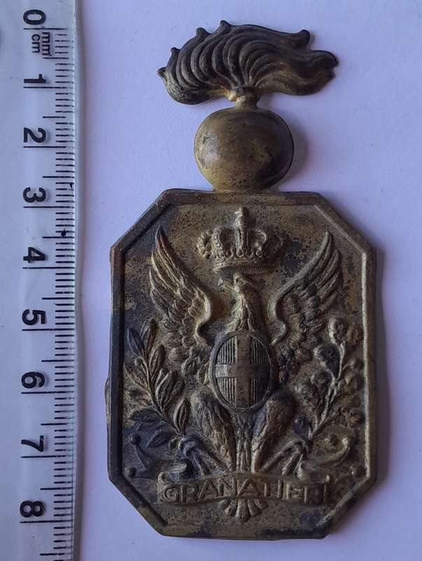 WW2 Italian Army Grenadier`s Pouch Plate.