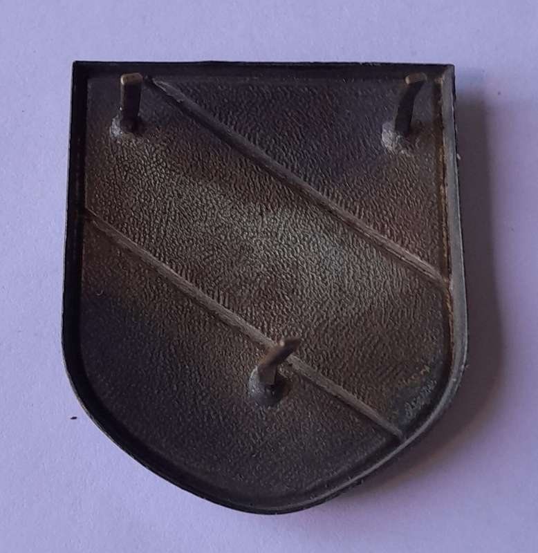 WW2 German Wehrmacht Afrika Korps Pith Helmet Badge. Pins Intact.