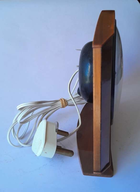 1950`s `Smiths Sectric` Electric Mantel Clock. Runs And Keeps Time. 30 x 19 cm.