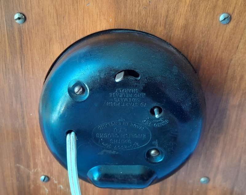 1950`s `Smiths Sectric` Electric Mantel Clock. Runs And Keeps Time. 30 x 19 cm.