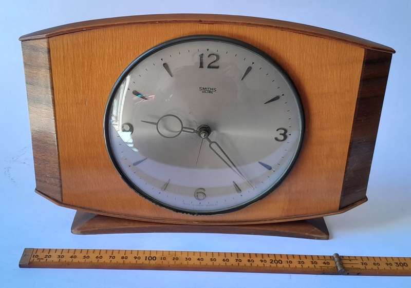1950`s `Smiths Sectric` Electric Mantel Clock. Runs And Keeps Time. 30 x 19 cm.