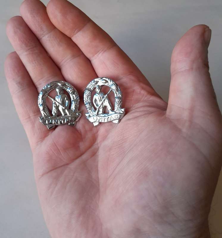 Pair SADF Commando Mess Dress Collar Badges (Facing).  Pins Intact.