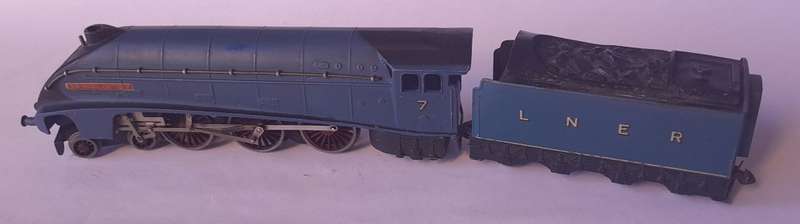 Vintage Hornby Die Cast `Sir Nigel Gresley No 7` Locomotive And LNER Tender. OO Scale.