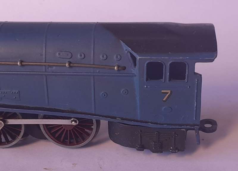 Vintage Hornby Die Cast `Sir Nigel Gresley No 7` Locomotive And LNER Tender. OO Scale.