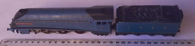 Vintage Hornby Die Cast `Sir Nigel Gresley No 7` Locomotive And LNER Tender. OO Scale.