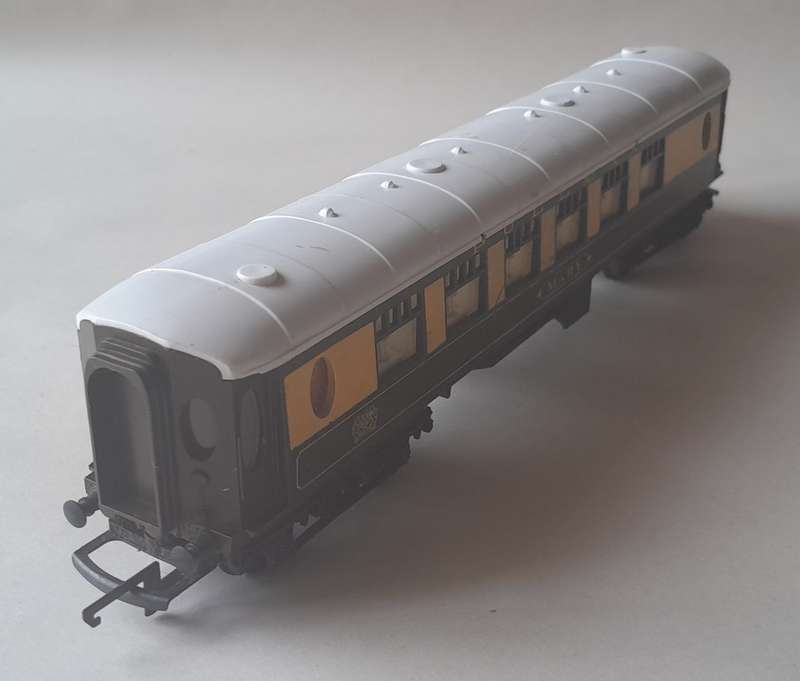Vintage Tri-ang Pullman `Mary` 1st Class Coach (R228). OO Gauge.