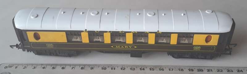 Vintage Tri-ang Pullman `Mary` 1st Class Coach (R228). OO Gauge.