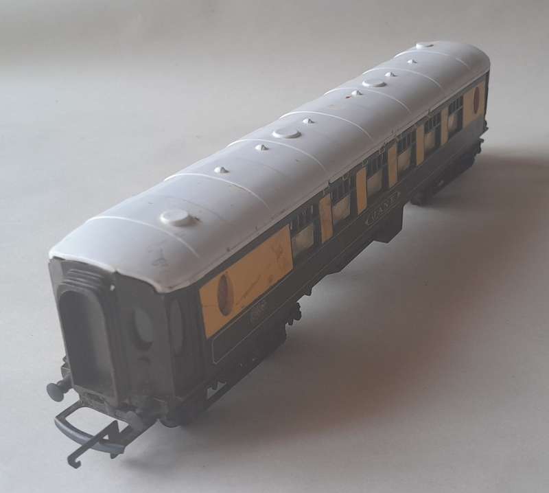 Vintage Tri-ang Pullman `Jane` 1st Class Coach (R228). OO Gauge.