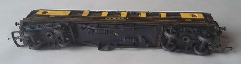 Vintage Tri-ang Pullman `Jane` 1st Class Coach (R228). OO Gauge.