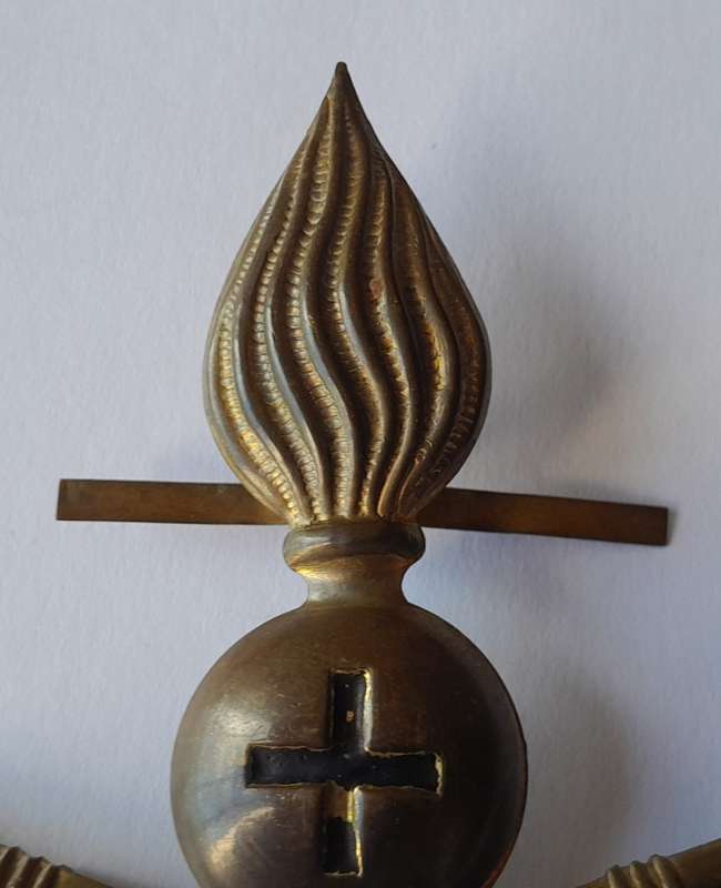 WW2 Italian Army Heavy Artillery Helmet Badge.  All Pins Intact.  Excellent Condition.