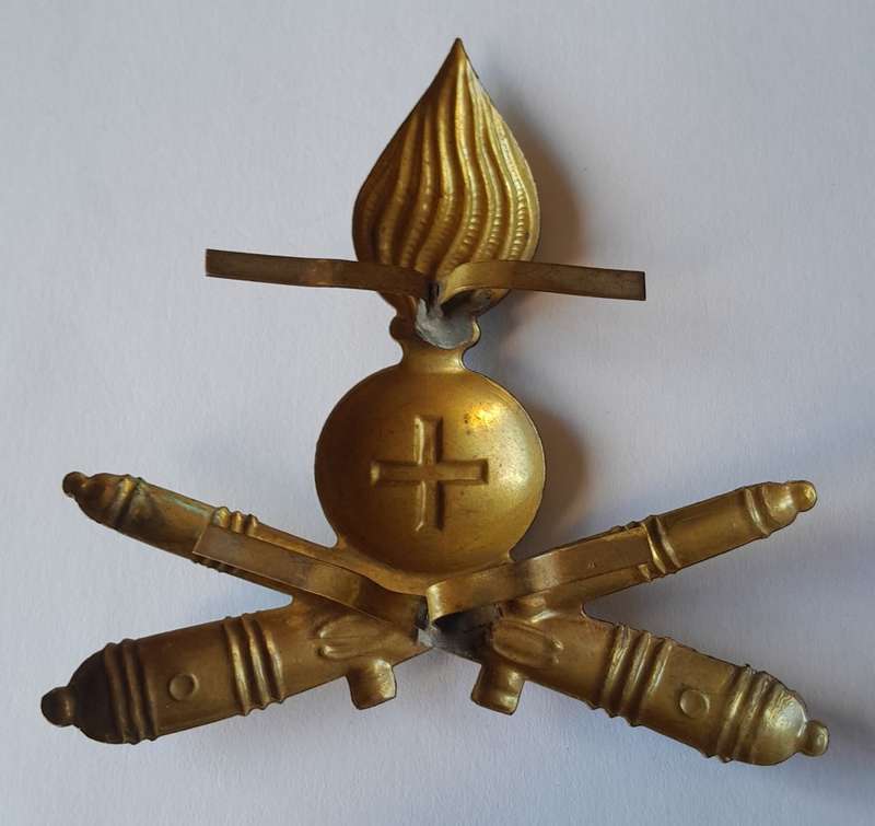 WW2 Italian Army Heavy Artillery Helmet Badge.  All Pins Intact.  Excellent Condition.