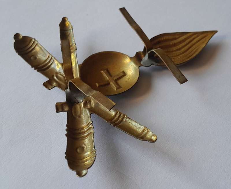 WW2 Italian Army Heavy Artillery Helmet Badge.  All Pins Intact.  Excellent Condition.