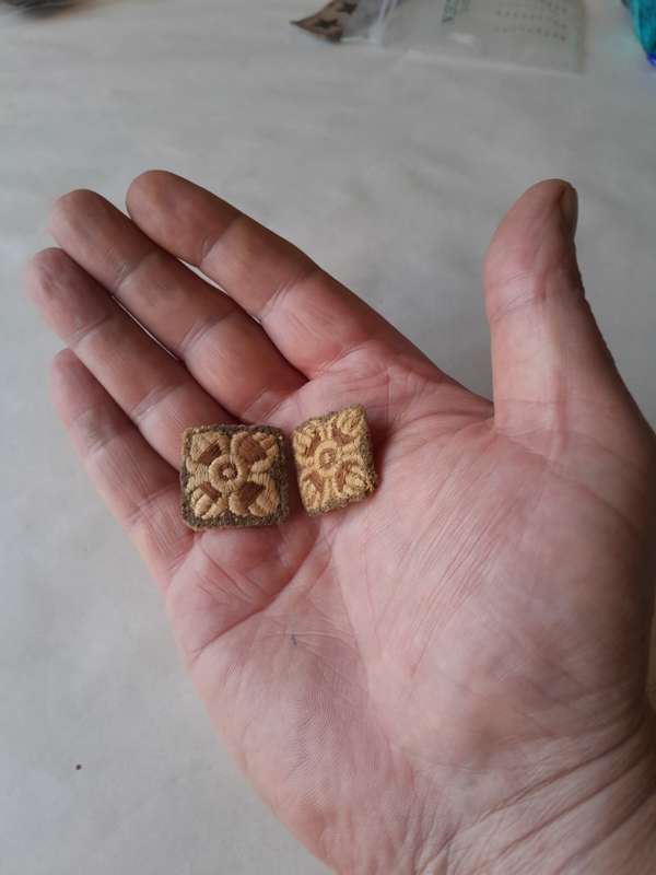Pair WW1 Cuff Rank Officer`s Pips.