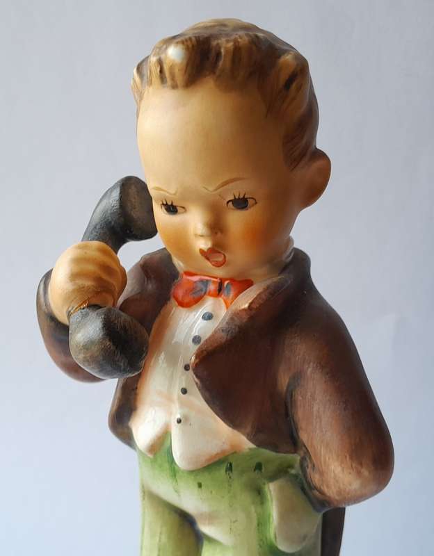 Vintage Hummel `Hello` Figurine.  TMK.3 (1960-1972).