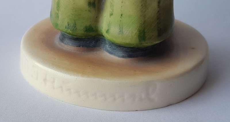 Vintage Hummel `Hello` Figurine.  TMK.3 (1960-1972).