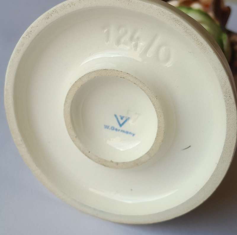 Vintage Hummel `Hello` Figurine.  TMK.3 (1960-1972).