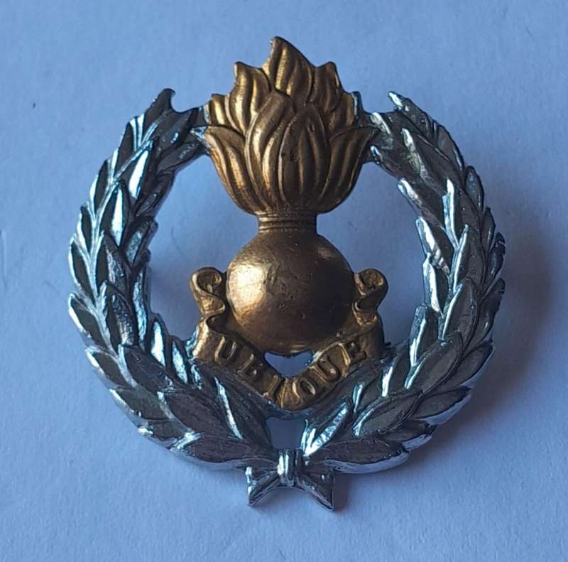 SA Army Engineer Corps Beret Badge.  Shortened Lugs Intact.