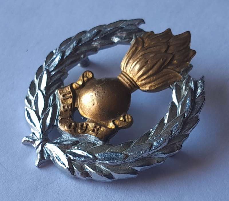SA Army Engineer Corps Beret Badge.  Shortened Lugs Intact.