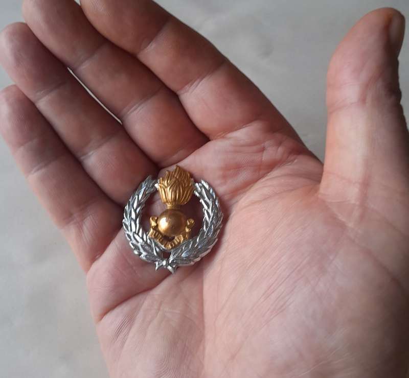 SA Army Engineer Corps Beret Badge.  Shortened Lugs Intact.