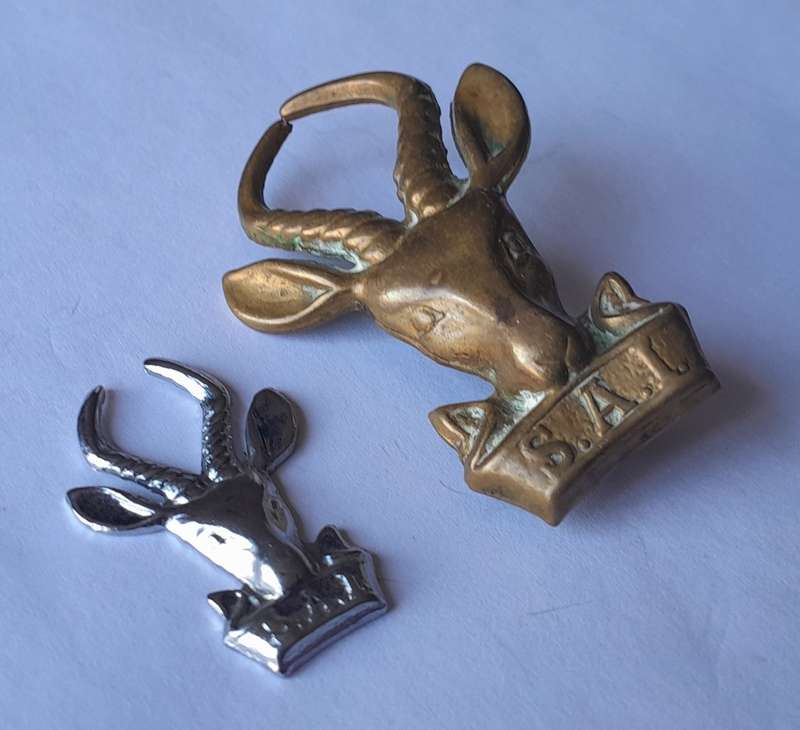 Vintage SA Infantry Brass Cap Badge and Chrome Collar Badge.